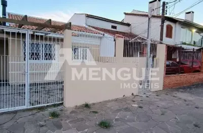 Casa com 2 quartos à venda na rua pedro waine, 176, santa maria goretti, porto alegre por r$ 680.000