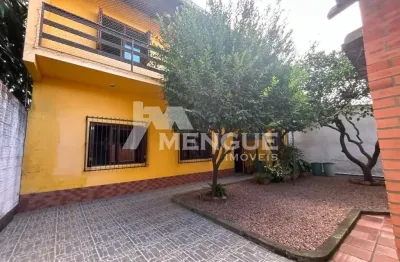 Casa com 4 quartos à venda na avenida teixeira mendes, 328, três figueiras, porto alegre por r$ 850.000