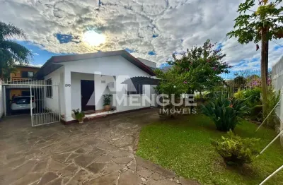 Casa com 4 quartos à venda na avenida teixeira mendes, 328, três figueiras, porto alegre por r$ 850.000