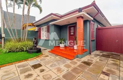 Casa com 3 quartos à venda na travessa afonso mabilde, 44, santa maria goretti, porto alegre por r$ 760.000