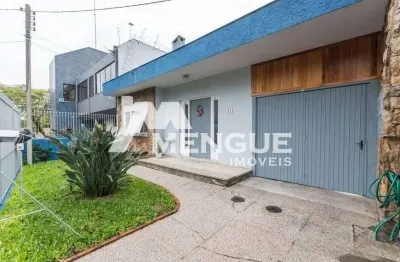 Casa com 5 quartos à venda na avenida pereira pinto, 311, jardim são pedro, porto alegre por r$ 617.000