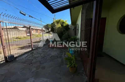 Casa com 2 quartos à venda na rua capibaribe, 21, são sebastião, porto alegre por r$ 700.000