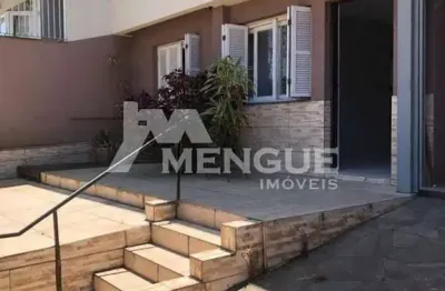 Casa com 4 quartos à venda na rua das caravelas, 360, vila ipiranga, porto alegre por r$ 850.000