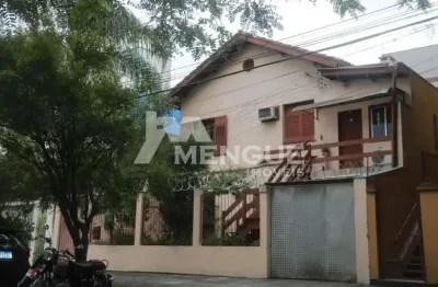 Casa com 11 quartos à venda na rua guararapes, 492, petrópolis, porto alegre por r$ 1.350.000