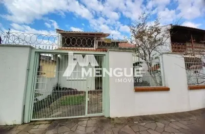 Casa com 4 quartos à venda na avenida professor paula soares, 1530, jardim itu sabará, porto alegre por r$ 650.000
