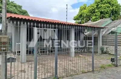 Casa com 3 quartos para alugar na avenida rio são gonçalo, 365, santa maria goretti, porto alegre por r$ 3.500
