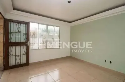 Casa com 4 quartos para alugar na rua théo benevenuto, 0045, sarandi, porto alegre por r$ 2.330