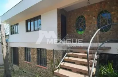 Casa com 3 quartos para alugar na rua álvaro nicofé, 180, vila jardim, porto alegre por r$ 3.900