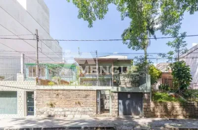 Casa com 3 quartos à venda na Avenida Carneiro da Fontoura, 357, Jardim São Pedro, Porto Alegre por R$ 690.000