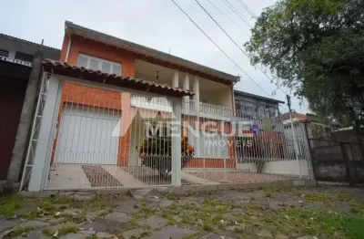 Casa com 3 quartos para alugar na Rua Aldrovando Leão, 341, Vila Jardim, Porto Alegre por R$ 4.500