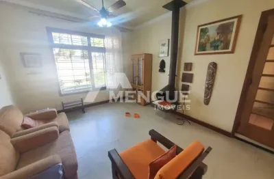 Casa com 4 quartos à venda na travessa trindade, 130, jardim lindóia, porto alegre por r$ 1.800.000