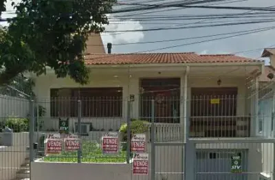 Casa com 5 quartos à venda na avenida brasília, 292, vila ipiranga, porto alegre por r$ 1.245.000