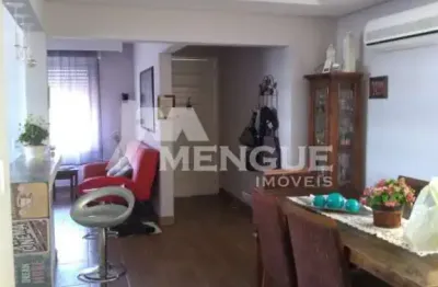 Casa com 2 quartos à venda na avenida dos gaúchos, 775, sarandi, porto alegre por r$ 450.000
