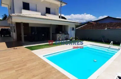 Casa de alto padrão à venda proximo ao shopping e orla de caraguatatuba