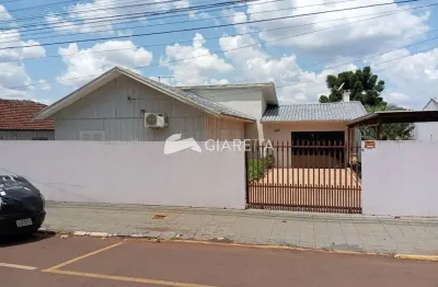 Casa à venda com ótima localização no centro, toledo - pr