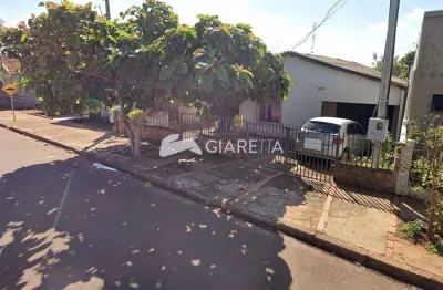 Casa com terreno amplo à venda na vila pioneiro, toledo - pr