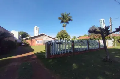 Casa com ampla sobra de terreno à venda na vila industrial, toledo - pr