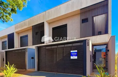 Sobrado amplo à venda em excelente localização no jardim gisela, toledo - pr