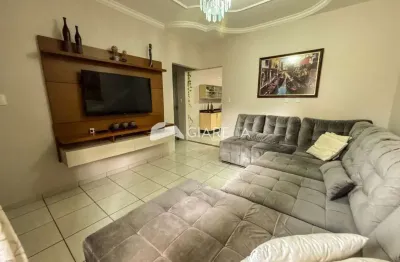 Casa ampla à venda em excelente localização, jardim gisela, toledo - pr