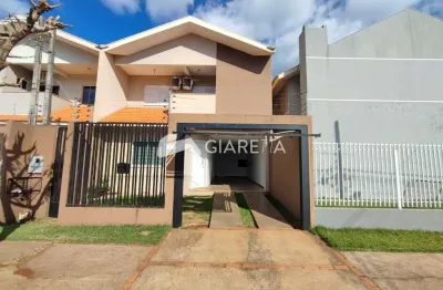 Sobrado amplo para locação em excelente localização, jardim gisela, toledo - pr