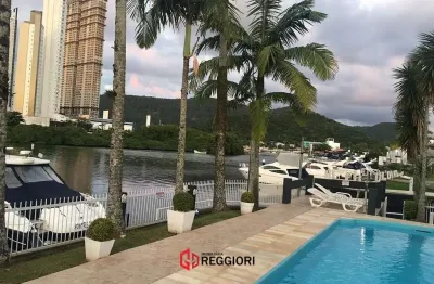 Casa em condomínio fechado com 4 quartos à venda na Barra Sul, Balneário Camboriú 