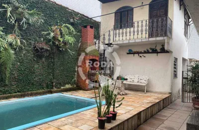 Casa térrea com piscina: seu refúgio na ponta da praia com 3 quartos e 4 vagas