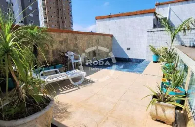 Cobertura duplex com piscina, 3 quartos, 4 banheiros e 2 vagas de garagem paralelas demarcadas