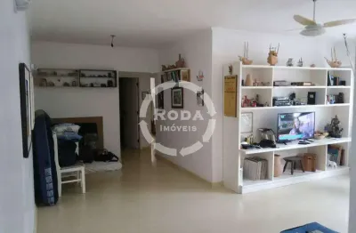 Apartamento amplo e bem localizado a uma quadra da praia na ponta da praia, santos/sp