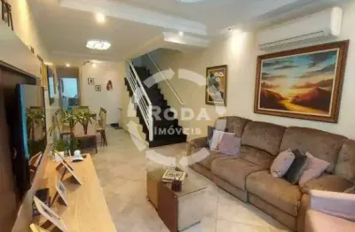 Descubra o prazer de morar em um sobrado triplex espaçoso e aconchegante no embaré!