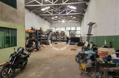 Galpão localizado no bairro do estuário em santos (sp)