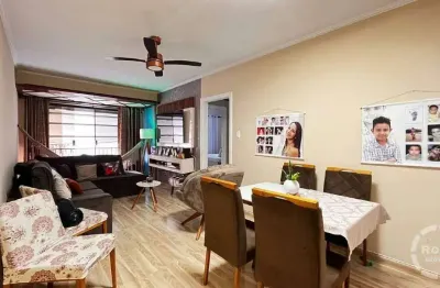 Amplo apartamento de 2 dormitórios com garagem fechada na ponta da praia