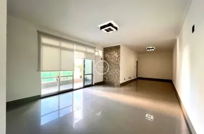 Apartamento reformado e espaçoso na ponta da praia – 153 m² | 3 dormitórios | 1 suíte