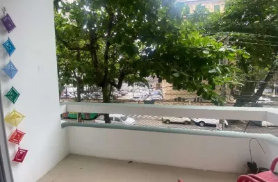 Apartamento de 3 dormitórios todo reformado à venda no gonzaga