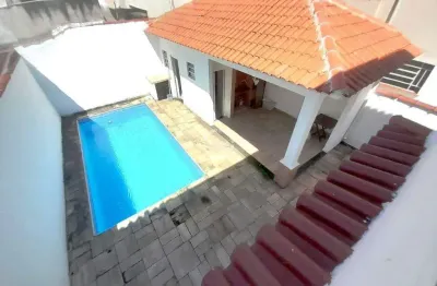 Casa com 3 quartos para alugar na Rua Otávio Spagnuolo, --, Boqueirão, Santos