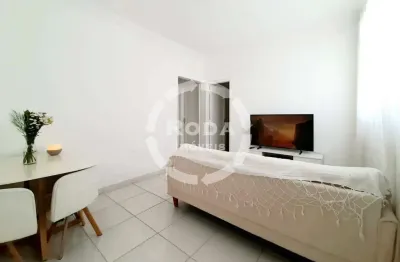 Apartamento charmoso 2 dorm com 68m2 em predinho de 3 andares no embaré.