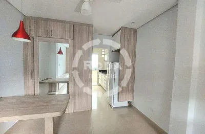 Living reformado a 1 quadra da praia no boqueirão - santos