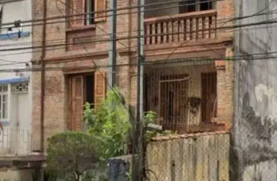 Sobrado geminado de um lado com 3 dormitórios para alugar no embaré