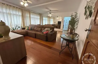 Apartamento amplo de 133m² à venda no gonzaga – 3 dormitórios, suíte, vaga demarcada e a poucos metros da praia