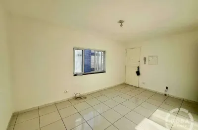Apartamento bnh, ótima localização , bairro aparecida, três quartos.