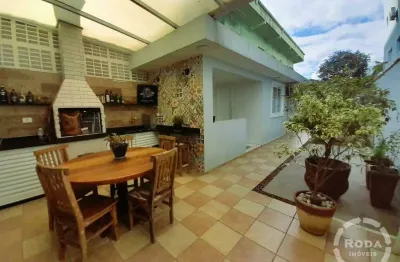 Casa (sobrado) à venda no marapé | 3 suítes | piscina | vaga para 4 carros