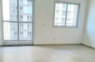 Sala comercial pronta no coração da vila matias – edifício moderno e seguro.