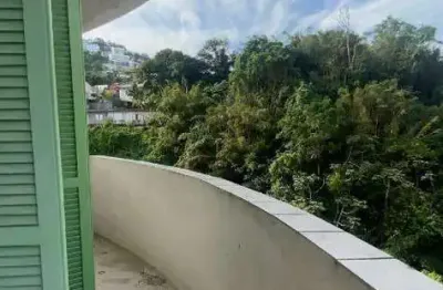 Apartamento amplo a 2 quadras da praia com 1 quarto, sala, cozinha, banheiro e 1 vaga de garagem josé menino
