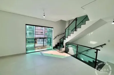 Casa sobreposta alta com 2 suítes e 2 varandas – santos, campo grande