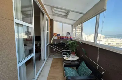 Apartamento na cobertura a venda, quadra da praia, todo reformado, vista espetacular, localizado no bairro do boqueirão.