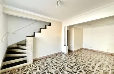 Casa com 3 quartos para alugar na Rua Major Santos Silva, --, Embaré, Santos