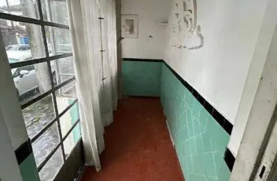 Sobrado à venda com 98m² – 2 dormitórios, reformado, ideal para quem busca morar em casa!