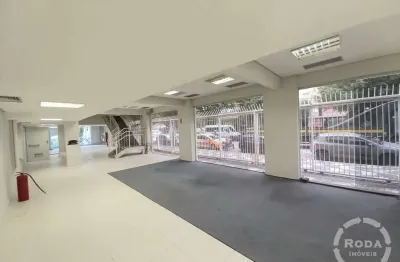 Loja térrea com mezanino na conselheiro nébias – localização estratégica e espaço amplo!