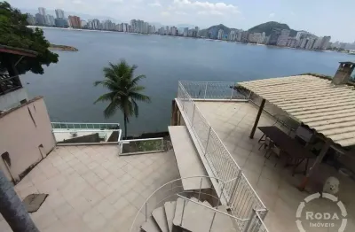 Casa de Alto Padrão Frente Mar no Parque Prainha, São Vicente – Luxo e Exclusividade