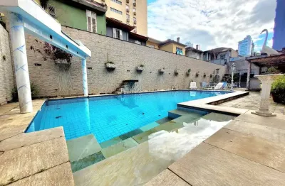 Exclusividade Roda Imóveis - Sobrado para locação, 6 quartos, 3 suítes, 5 vagas, Gonzaga ? Santos/SP