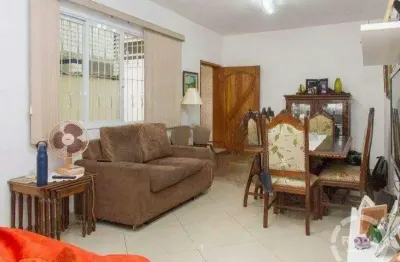 Casa Sobreposta Baixa com 3 quartos sendo 3 suítes Churrasqueira e 2 vagas - Boqueirão Santos
